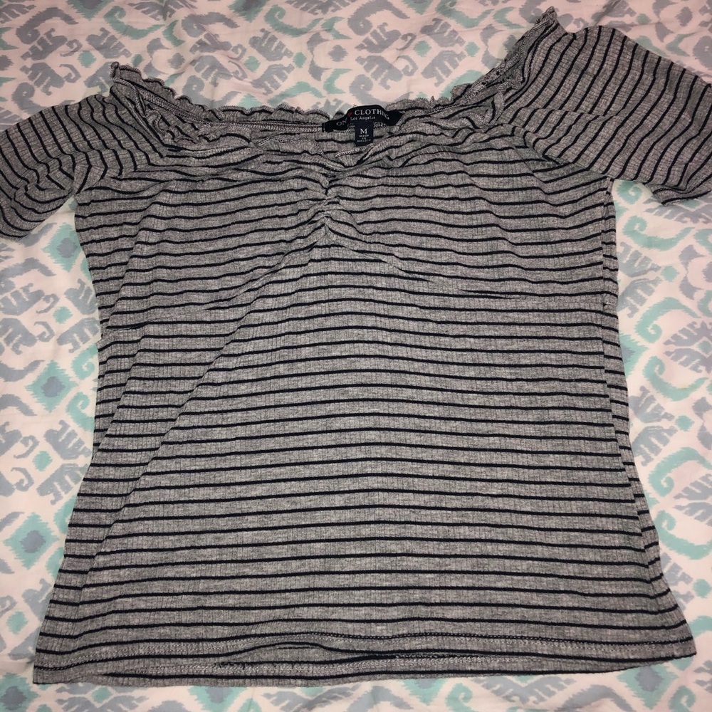 Off the shoulder and medium crop length😋